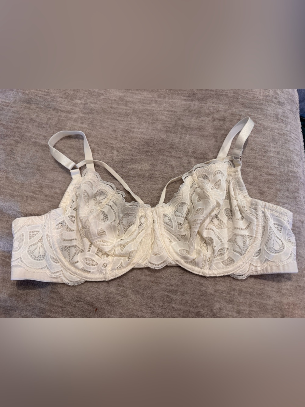 aerie Ivory Lace Underwire Bra with Scalloped Detail